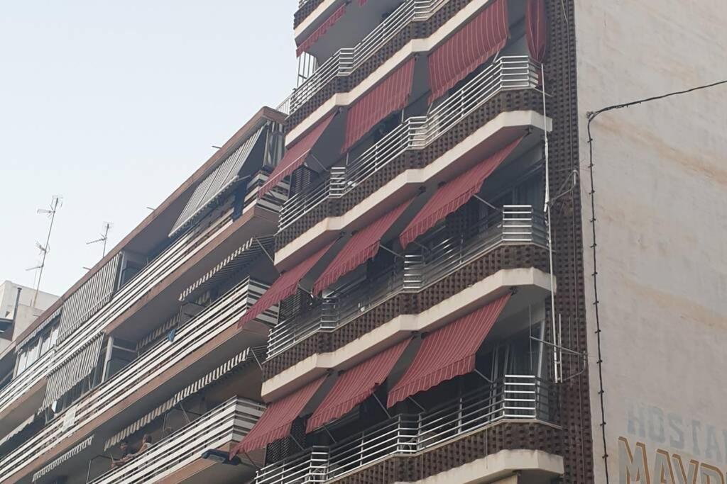 Modern Huge Appartement, Just 100 M From The Beach Санта Пола Екстериор снимка