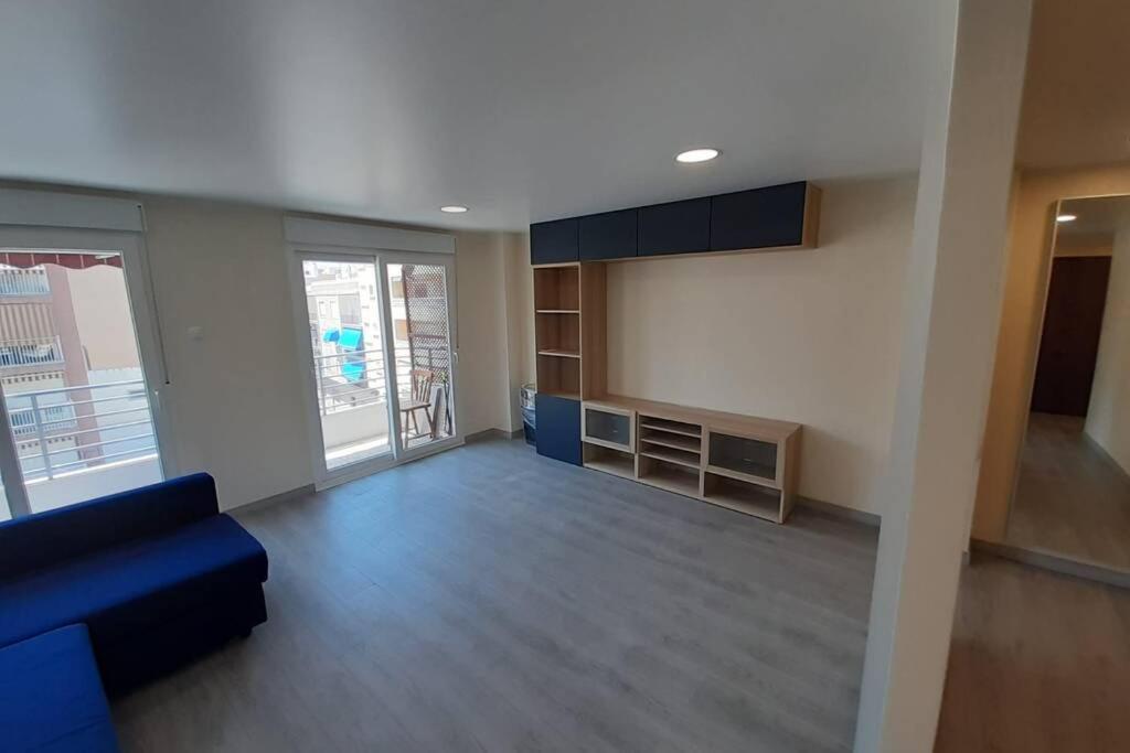 Modern Huge Appartement, Just 100 M From The Beach Санта Пола Екстериор снимка