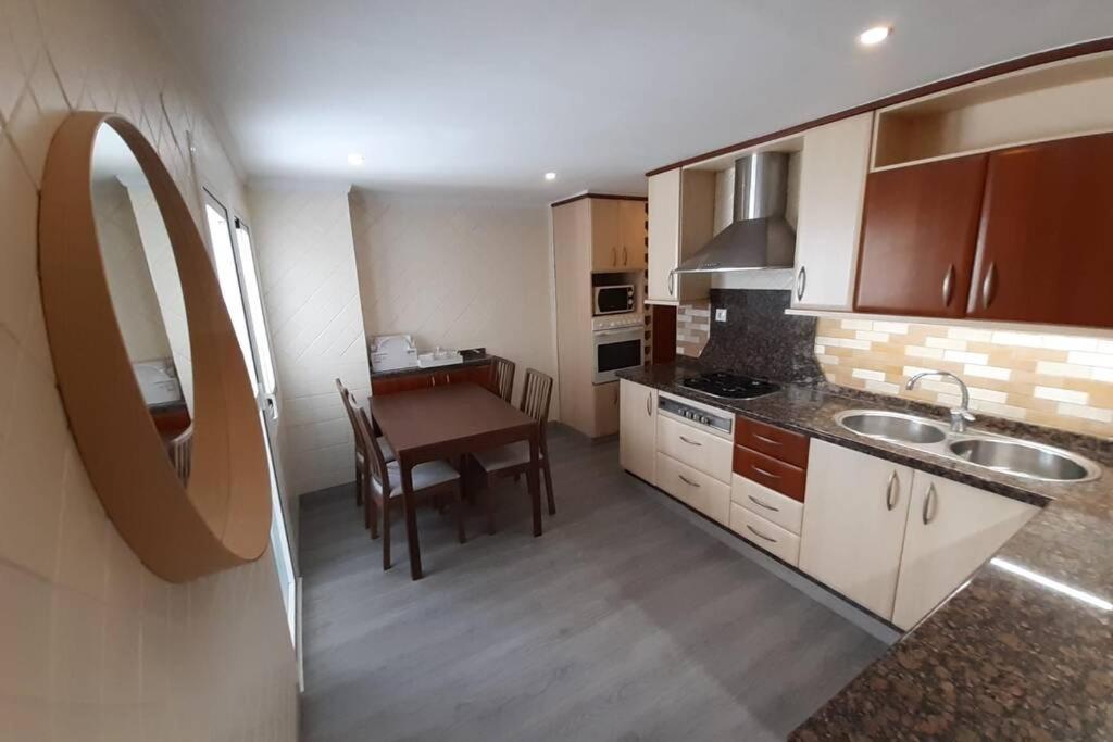 Modern Huge Appartement, Just 100 M From The Beach Санта Пола Екстериор снимка